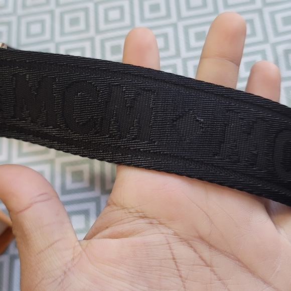 🎁SOLD🎁 MCM GOLD Fanny Pack Berlin Gold. - Picture 5 of 9